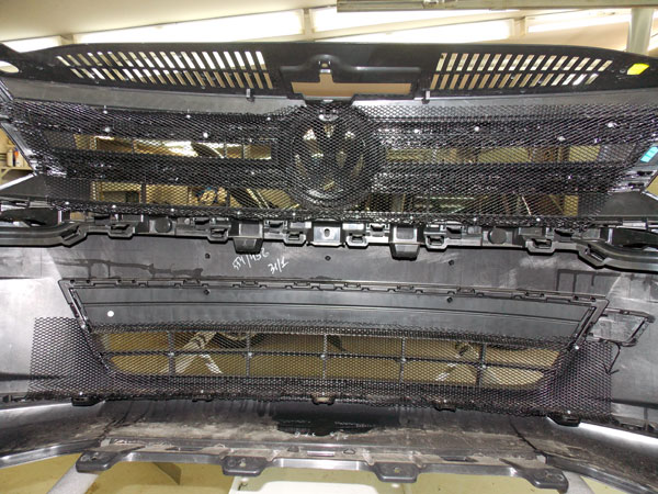 Установка защитной сетки радиатора на Volkswagen Tiguan