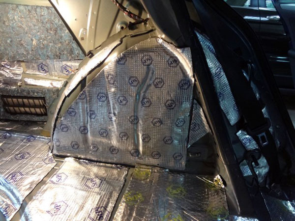 Частичная шумоизоляция Volkswagen Jetta  (арки, пол и багажник).
