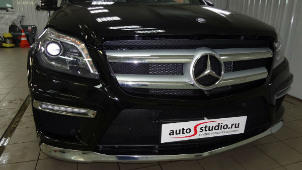 Нанесение защитной антигравийной пленки на передние элементы кузова на Mercedes GL 350