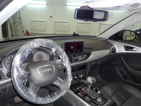 Установка камера заднего вида и зеркала заднего вида с монитором на Audi A6