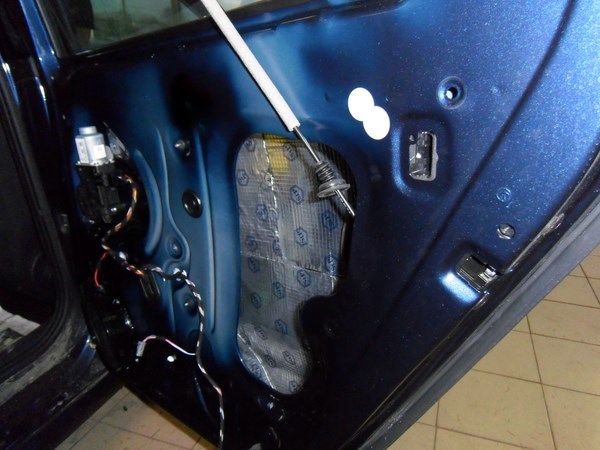 Вибро-шумоизоляция дверей на Volkswagen Polo sedan