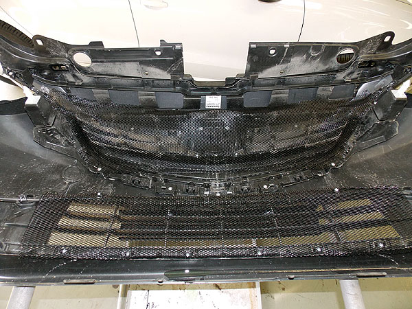 Установка защитной сетки радиатора на Mazda 6