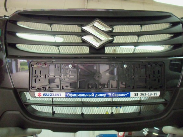 Установка защитной сетки радиатора на Suzuki SX4