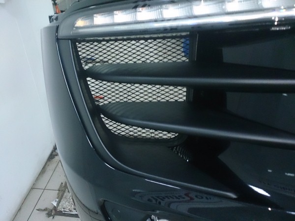 Установка защитной сетки радиатора на Porsche Macan