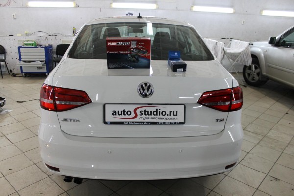 Установка парктроника и камеры заднего вида на Volkswagen Jetta