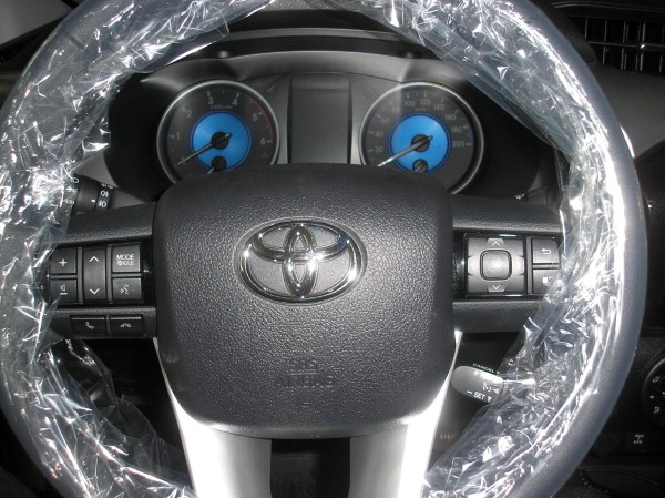 Установка защитной сетки радиатора на Toyota Hi Lux