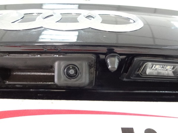 Установка омывателя камеры заднего вида на Audi Q7