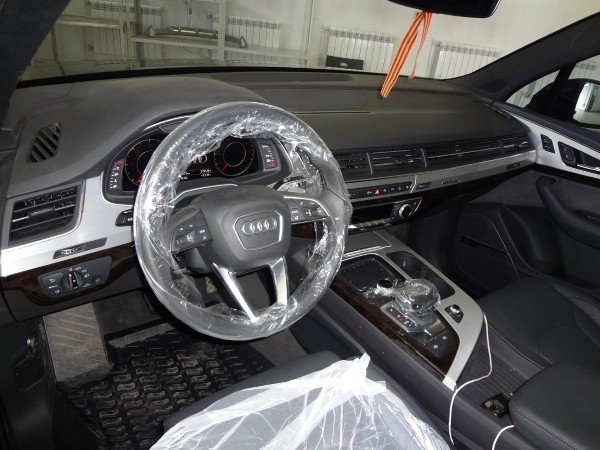 Нанесение защитной антигравийной пленки 3М на Audi Q7