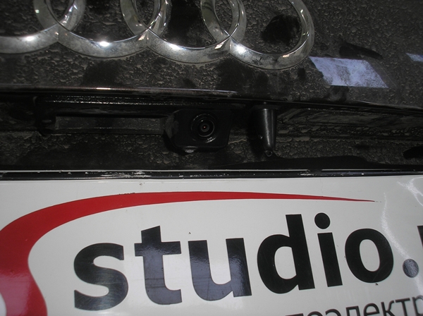 Установка омывателя камеры заднего вида на Audi Q5