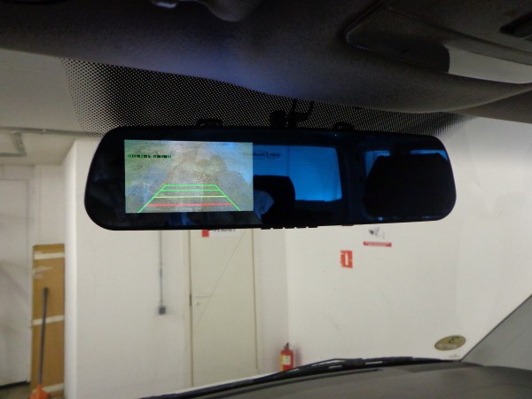 Установка камеры заднего вида и зеркала с монитором и видерегистратором на Volkswagen Transporter