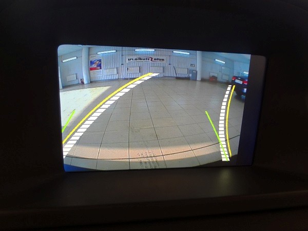 Установка камеры заднего вида и омывателя камеры на Volvo XC70