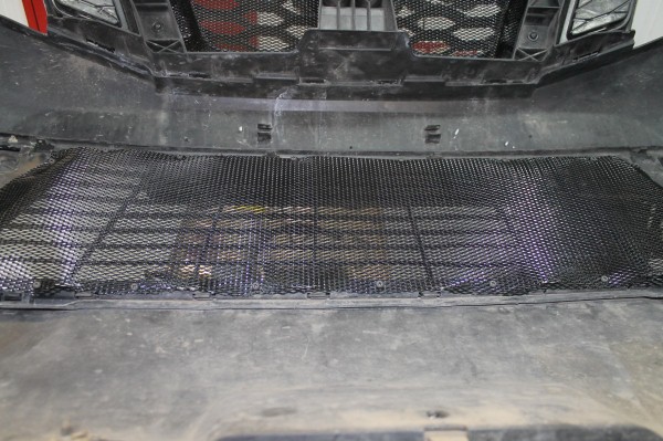 Установка защитной сетки радиатора на Nissan Terrano 