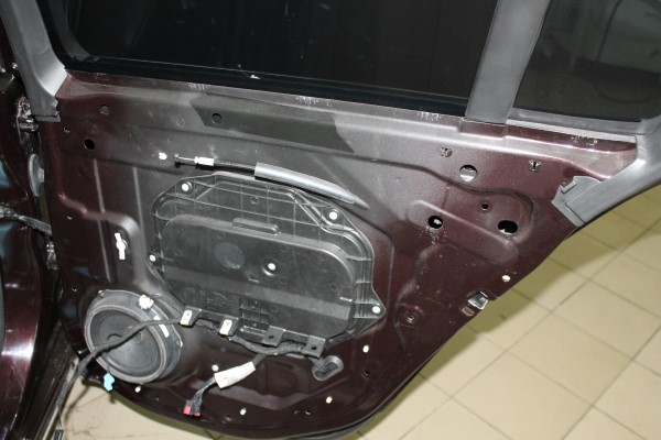 Аудиоподготовка дверей на Jaguar XF