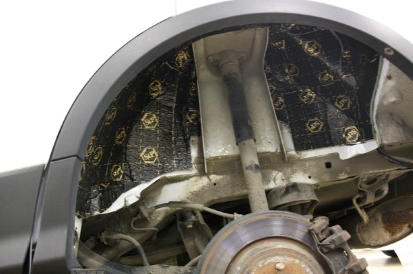 Шумоизоляция колесных арок и локеров на Ford Kuga