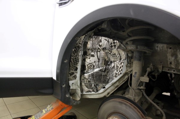 Шумоизоляция колесных арок и локеров на Ford Kuga