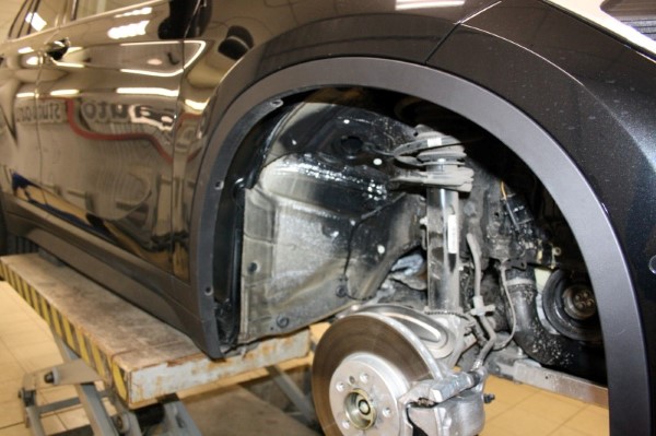 Шумоизоляция арок и локеров на BMW X1