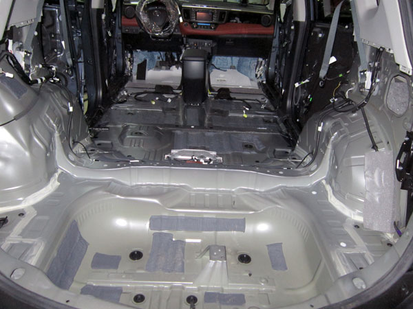 Выполнение работ по комплексной вибро-шумоизоляции (без крыши) на Toyota Rav 4