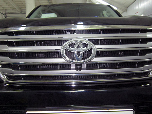 Установка защитной сетки радиатора на Toyota Land Cruiser 200
