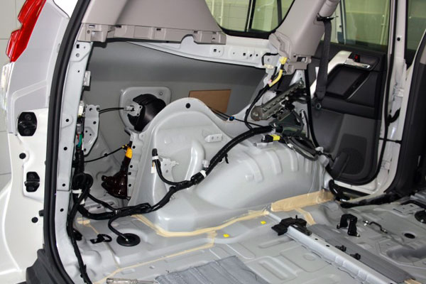 Комплексная шумоизоляция на Toyota Land Cruiser 150 (без крыши)