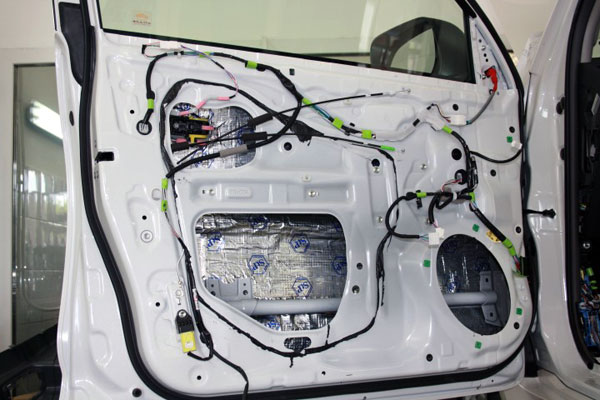 Комплексная шумоизоляция на Toyota Land Cruiser 150 (без крыши)