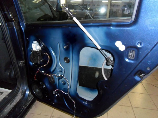 Шумоизоляция дверей материалами STP (Premium) Volkswagen POLO седан
