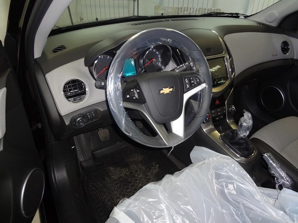 Нанесение защитной антигравийной пленки на передние элементы кузова на Chevrolet Cruze