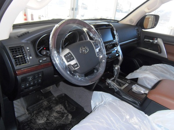 Установка охранного комплекса на Toyota Land Cruiser 200