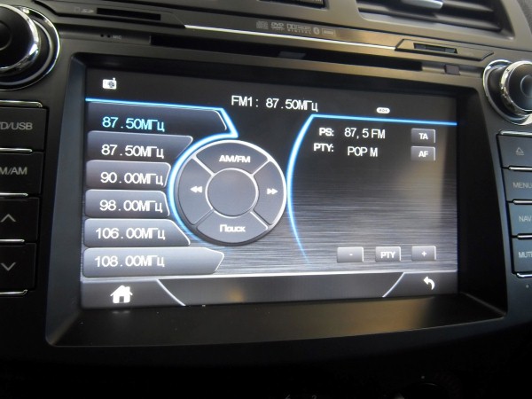 Установка головного устройства и камеры заднего вида на Mazda 3