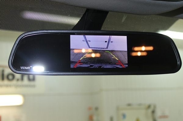 Установка камеры заднего вида и зеркала с монитором на Volkswagen Caravelle