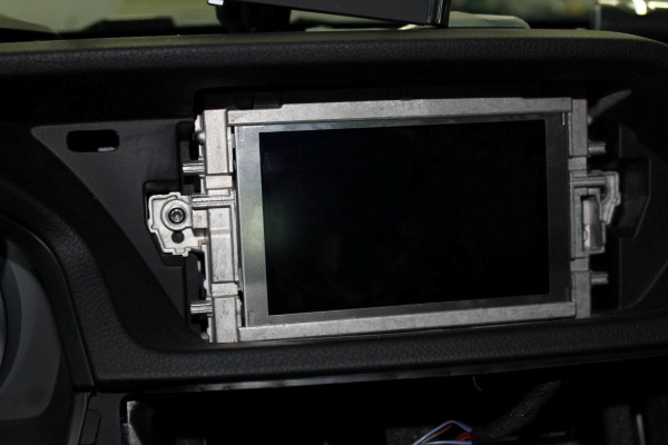 Установка видеоинтерфейса и камеры заднего вида на Mercedes E Class