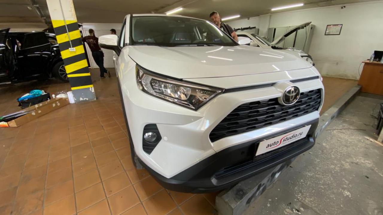 Установка парктроников Toyota RAV 4, фото работ